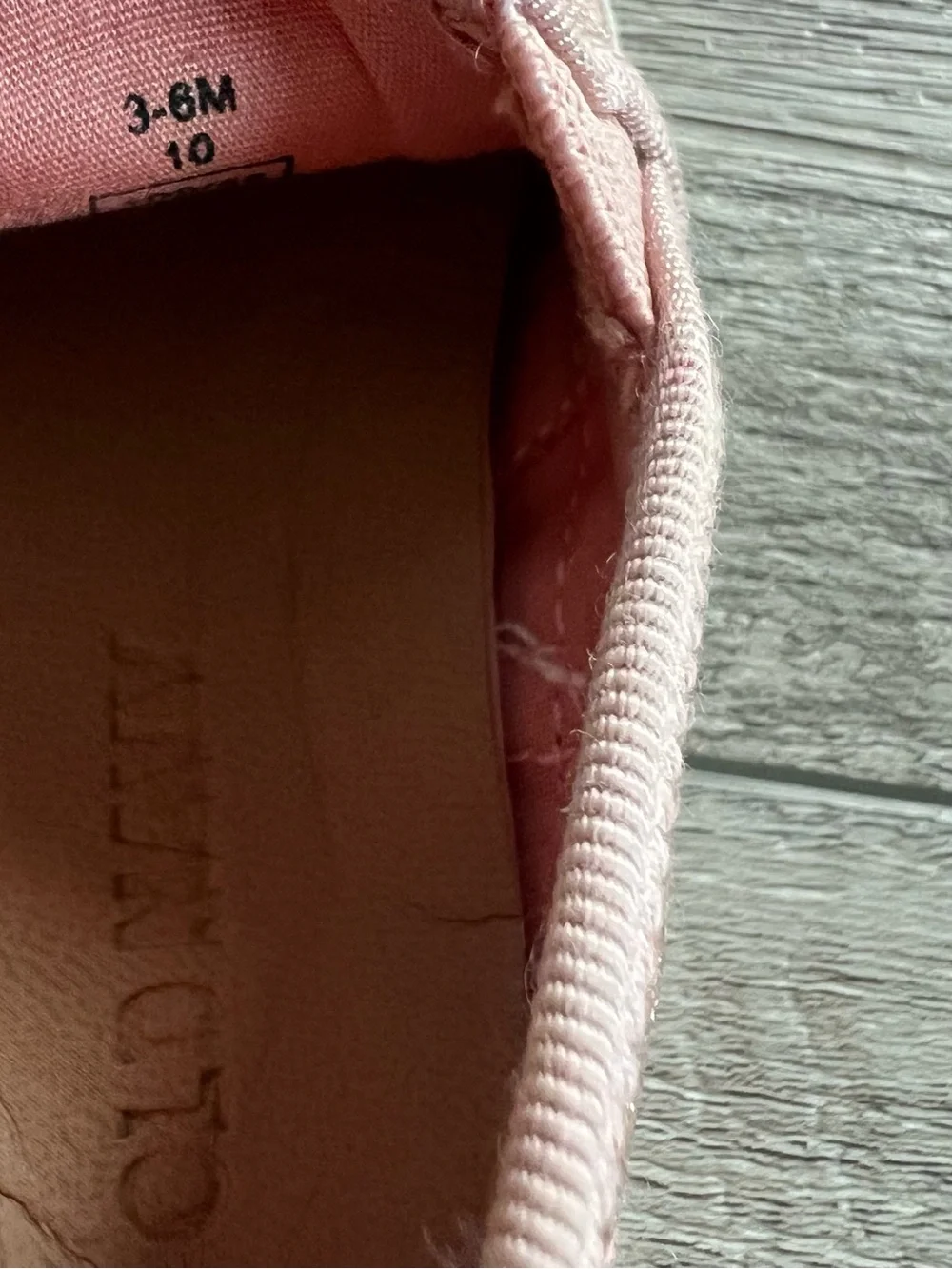 Old Navy Baby Girls Pink Sparkly Shoes Size 3-6 Months
